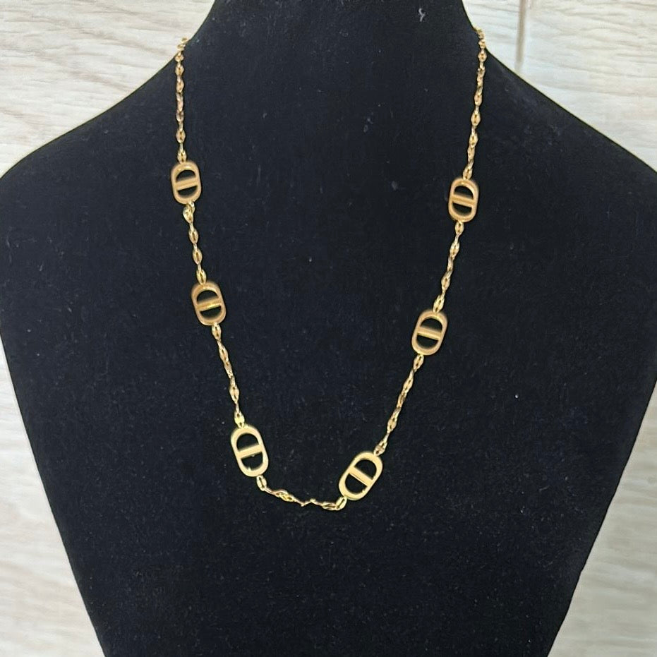 Daisy necklace