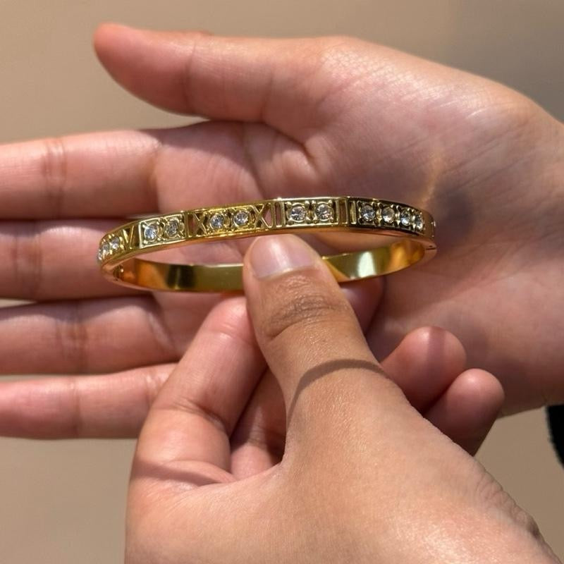 Regal bangle - 18k Gold plated